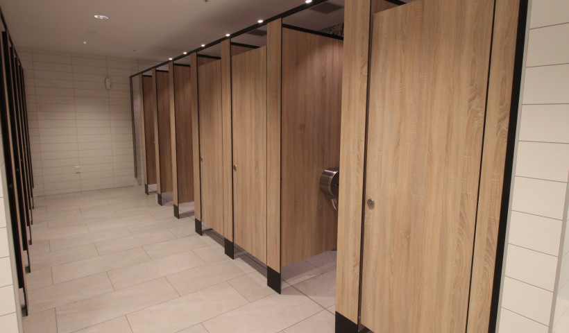 Durable Partitions Bring Timber Look to Mall Bathrooms