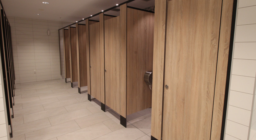 Durable Partitions Bring Timber Look to Mall Bathrooms