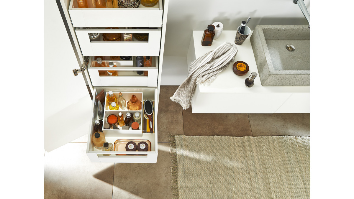 LEGRABOX with AMBIA-LINE dividers in Bathroom SPACE TOWER.