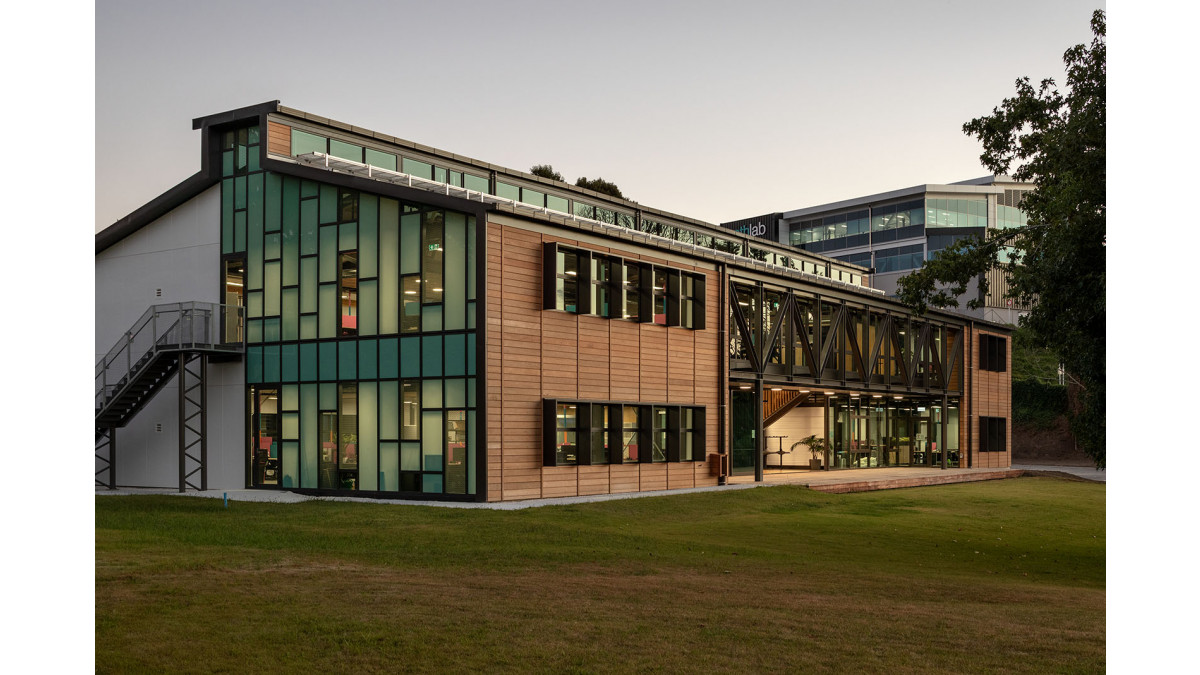 Clerestory windows at the roof ridge were in Vantage Metro Series profiles.