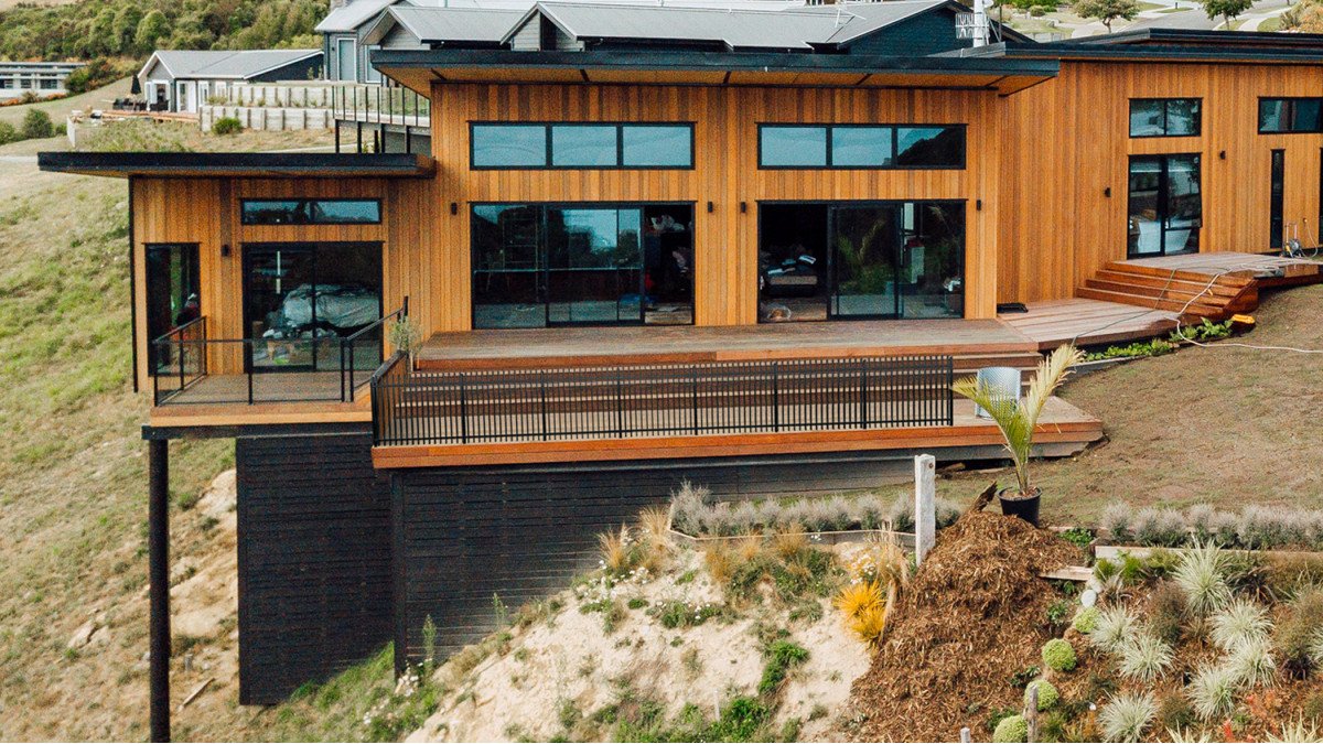 Stecca balustrade finished in satin black matches the nearby Viking balustrade.