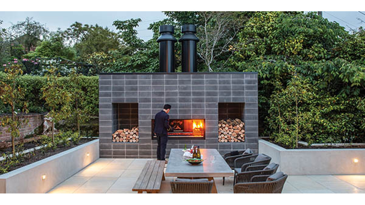 The ideal outdoor fireplace for those who like to entertain. 