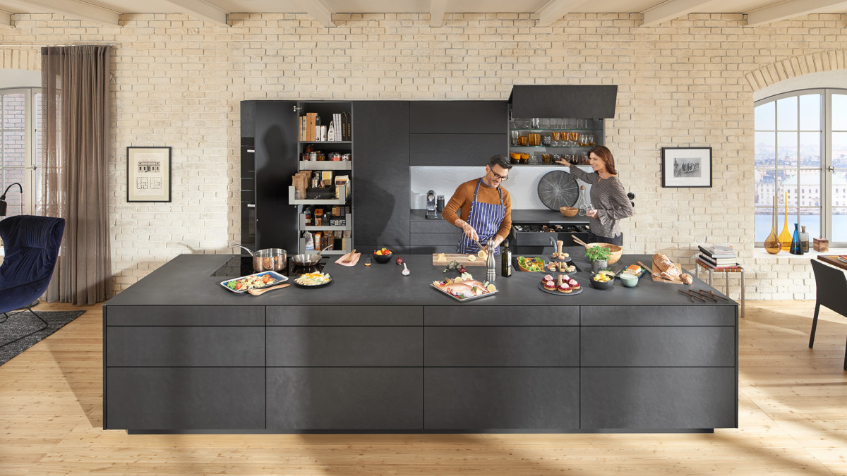 Blum LEGRABOX SERVO-DRIVE kitchen handle-less open.