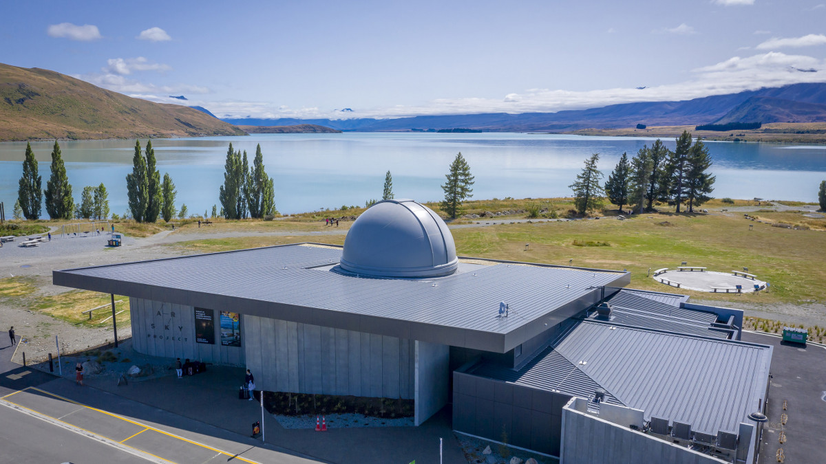 Dark Sky Project, Tekapo featuring Kingspan's Trapezoidal RW insulated roof panel.