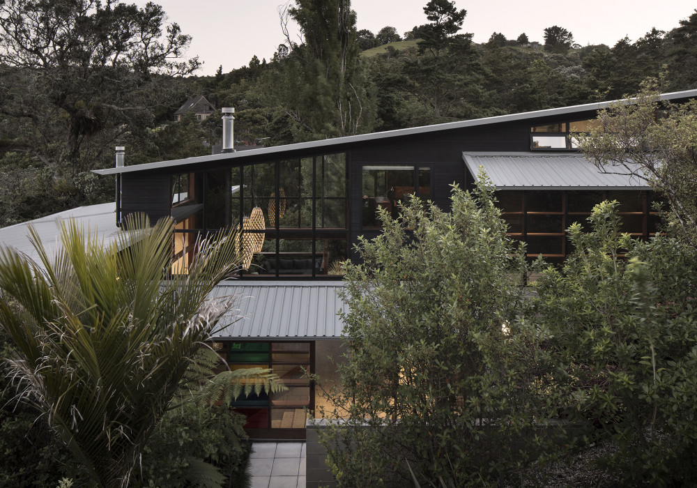 Metro Series Windows and Doors Light Up a Mahurangi Holiday Home
