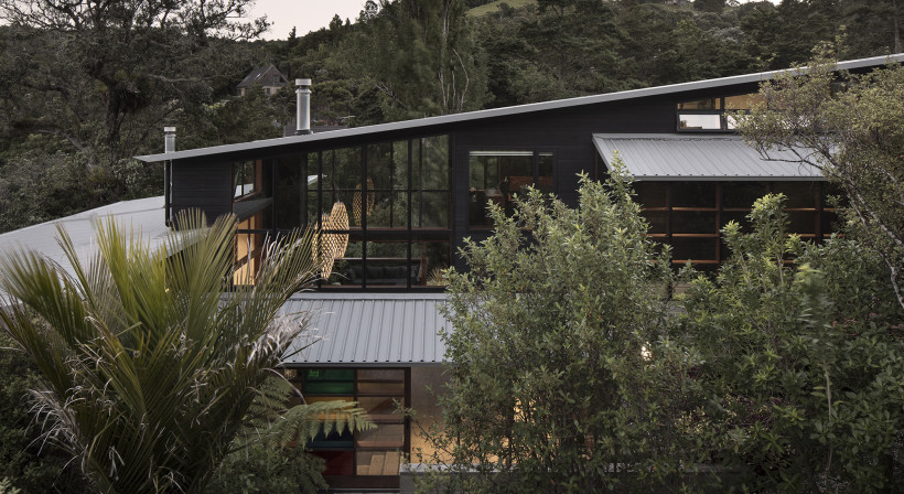 Metro Series Windows and Doors Light Up a Mahurangi Holiday Home