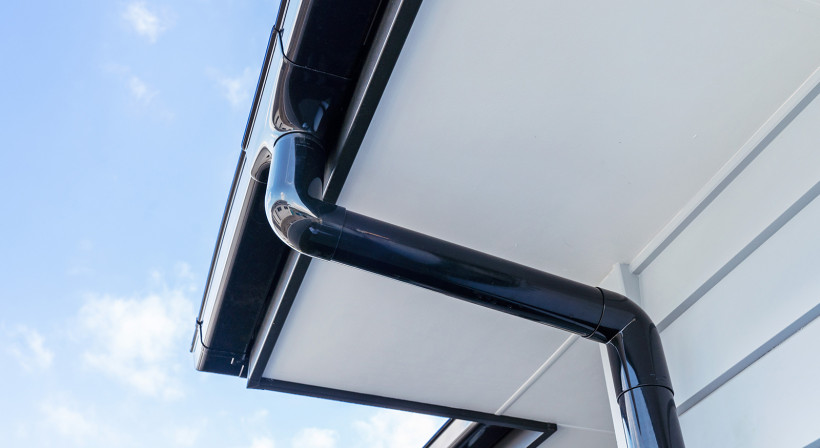 Black Gloss Spouting Provides Crisp Look for Marsden Cove Home