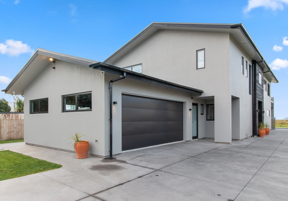 Stormcloud Spouting Complements Whitianga Home