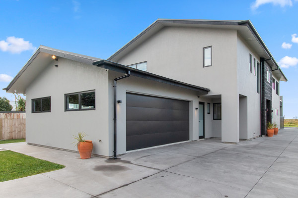 Stormcloud Spouting Complements Whitianga Home