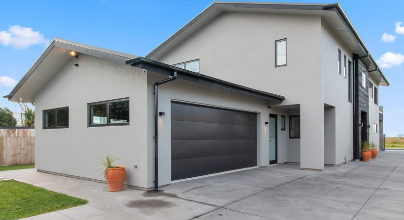Stormcloud Spouting Complements Whitianga Home