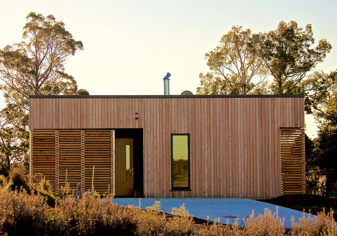 Kowhai Cabin Keeps Warm in Winter, Cool in Summer