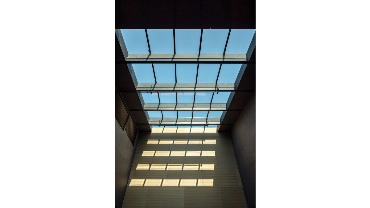 A generous 9.65m x 6m Vantage skylight provided transparency into the central atrium and stairwell.
