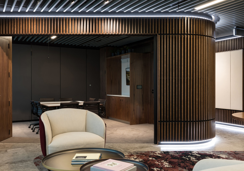 Timber and Aluminium Fins Provide Stunning Architectural Feature