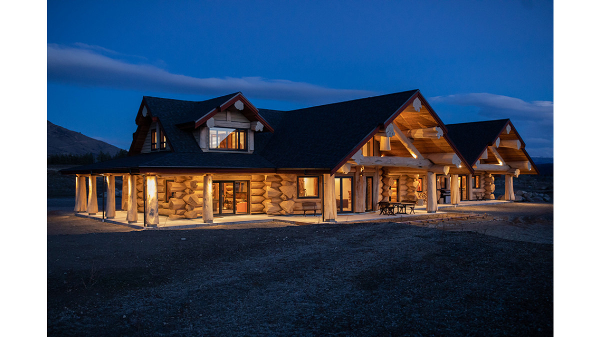 The house frame was built in Canada out of two 300-year-old Western Red Cedar logs and then shipped to New Zealand for assembly and fitout.