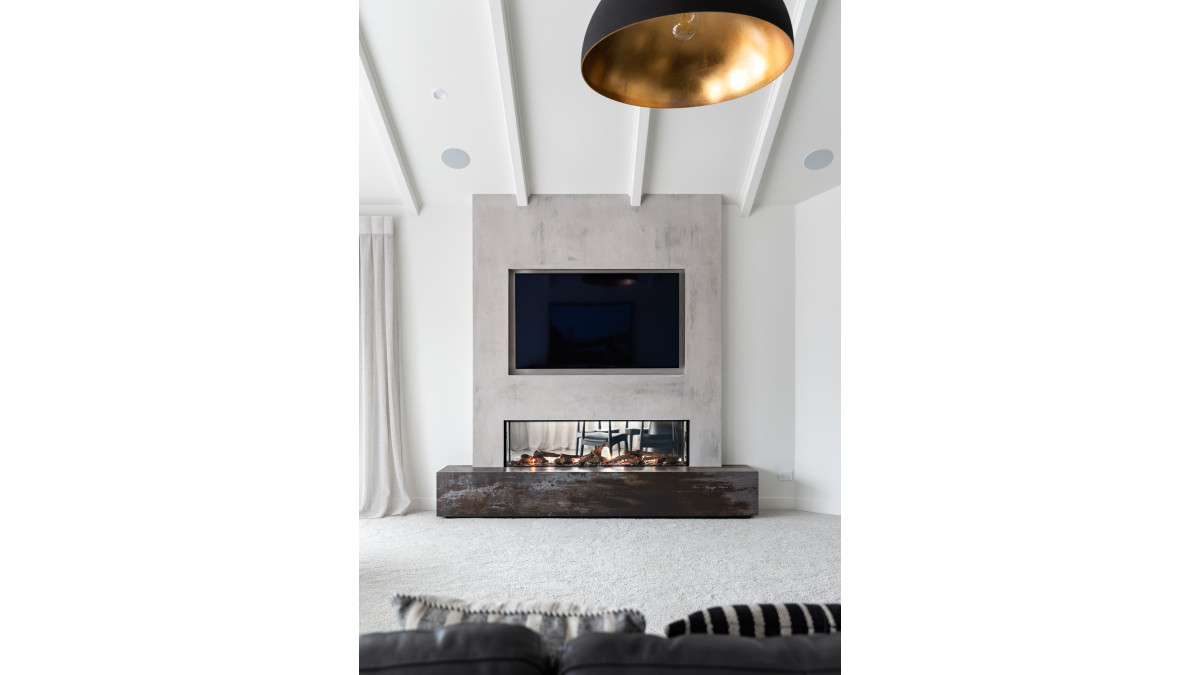 The Escea DS1400 Gas Fireplace created an elegant dining space and added much-needed warmth to the living room.