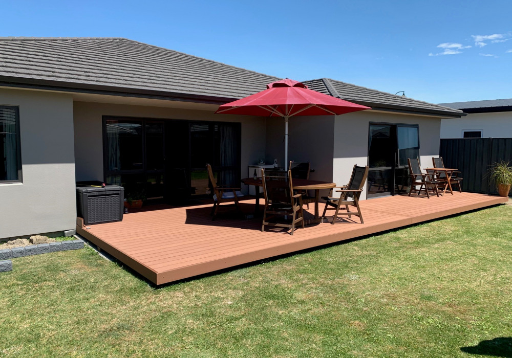 A Nail-Free Decking Solution for a Family Home