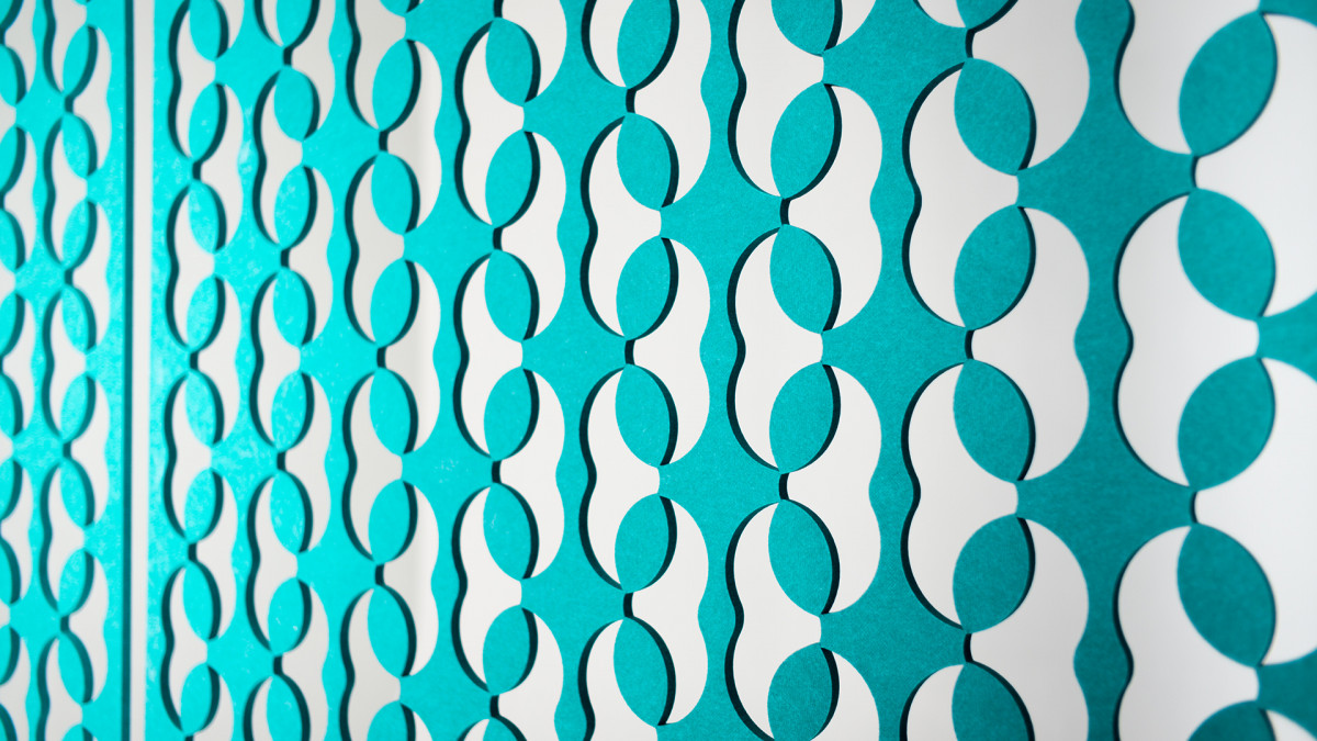 Cascade Expanding Screen — Design: E1, Colour: Lotus.