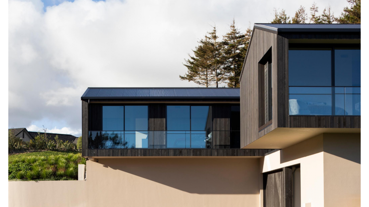 Matt Flax Pod APL Architectural Series sliding doors line the home.