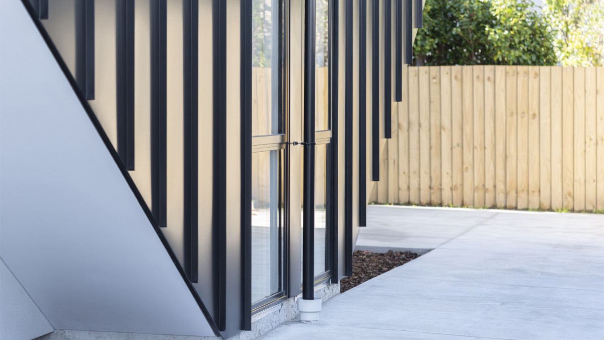 Customised TARC Snap Lock creates a refined look for this five-townhouse development on Geraldine Street. 