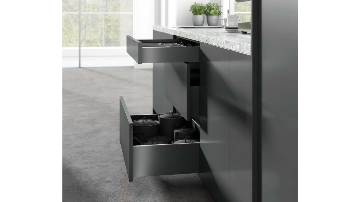 AvanTech YOU 101mm pot-and-pan drawer.