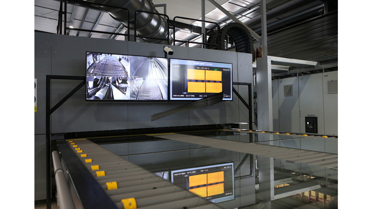 Glass toughening furnaces at AGP are equipped with iLook scanners to allow enhanced quality control.
