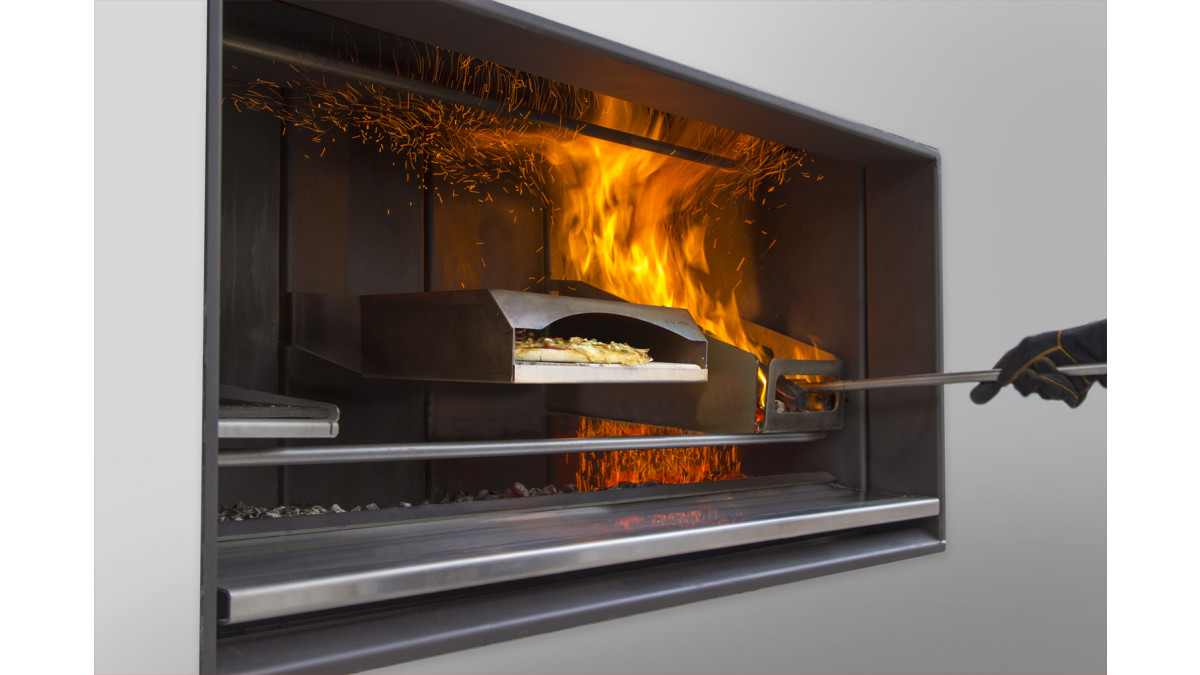 Escea's EK Series featuring the Pizza Oven Accessory.