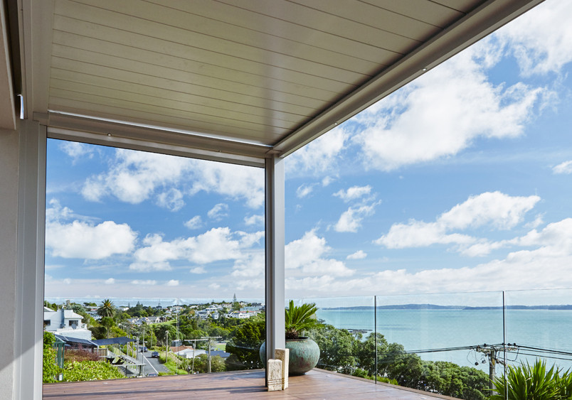 End Pivot Louvre Roof Technology for Water-Resistant Outdoor Room Design