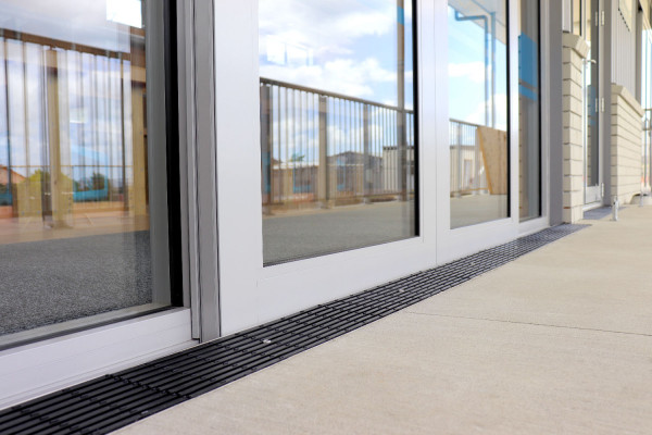 Level Threshold Access in Educational Facilities: Weathertightness Design Requirements