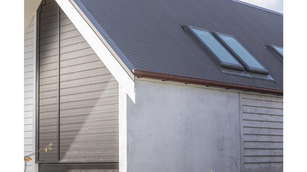 A mixture of smooth and weatherboard textures on the external Litecrete walls.