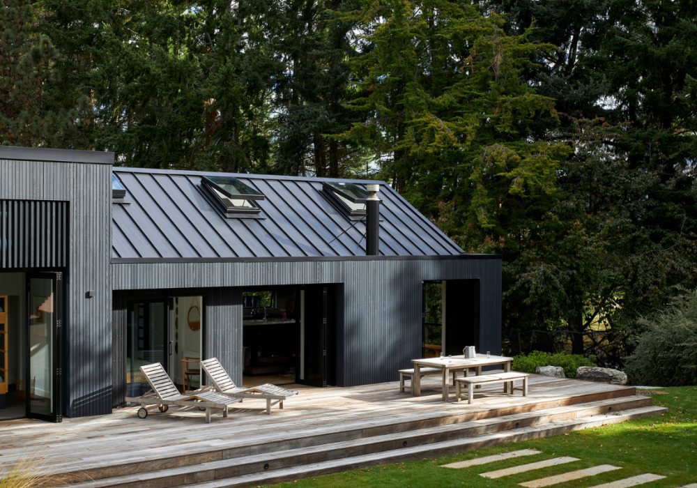 The Division Between Old and New is Blurred in This Queenstown Renovation