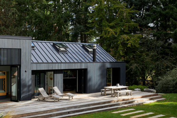 The Division Between Old and New is Blurred in This Queenstown Renovation