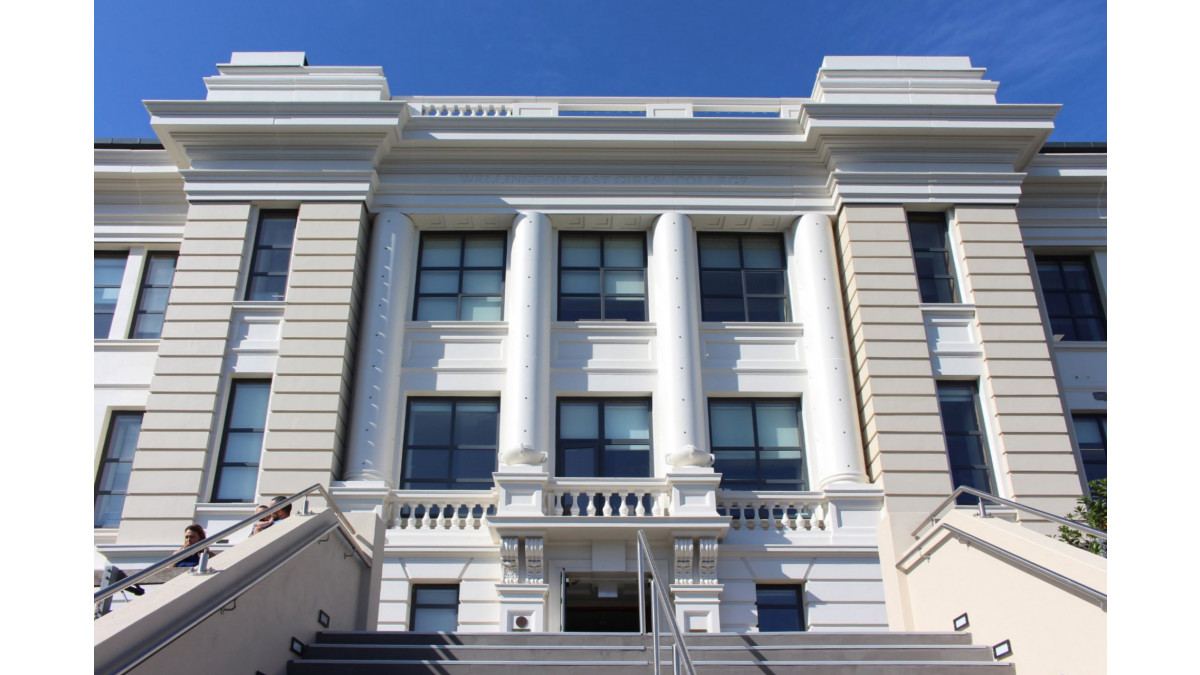 The three-storey heritage facade featured new Metro Series ThermalHEART windows.