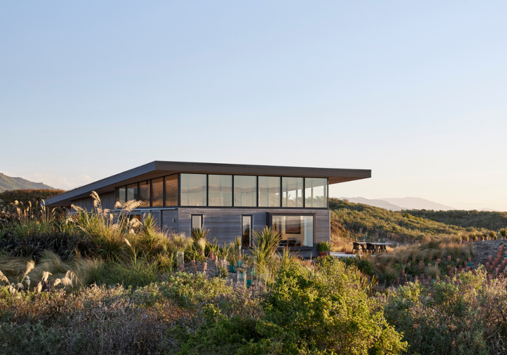 A Kāpiti Coast Home Finds its Place in the Environment with First Windows