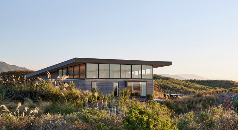 A Kāpiti Coast Home Finds its Place in the Environment with First Windows