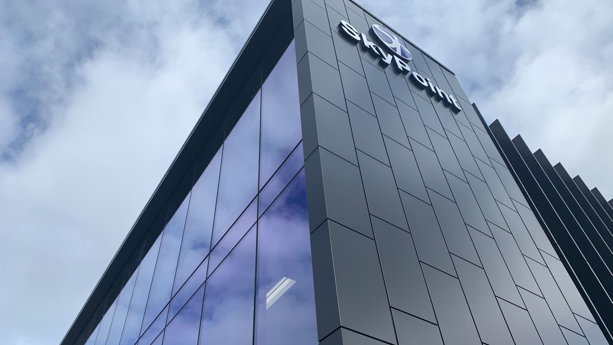 Waikato Innovation Park’s new Hub Building features Kingspan’s Dri-Design aluminium rainscreen facade cassettes.