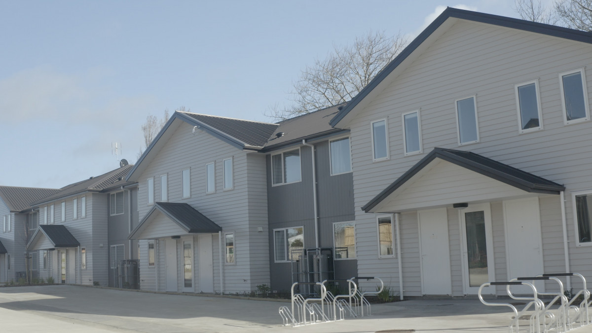 Prefinished Weatherboards Bring Time Savings to 30-Unit Housing ...