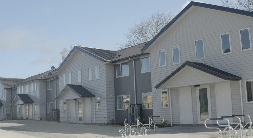 Prefinished Weatherboards Bring Time Savings to 30-Unit Housing Development