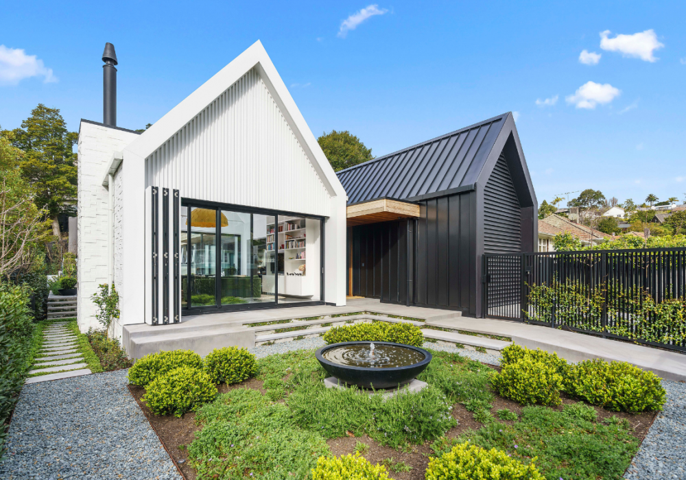 Gabled Pavilions and Metro Series ThermalHEART Maximises Light and Interconnectedness