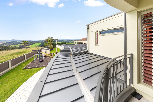 Unique Curved Roof Showcased in Winning Renovation