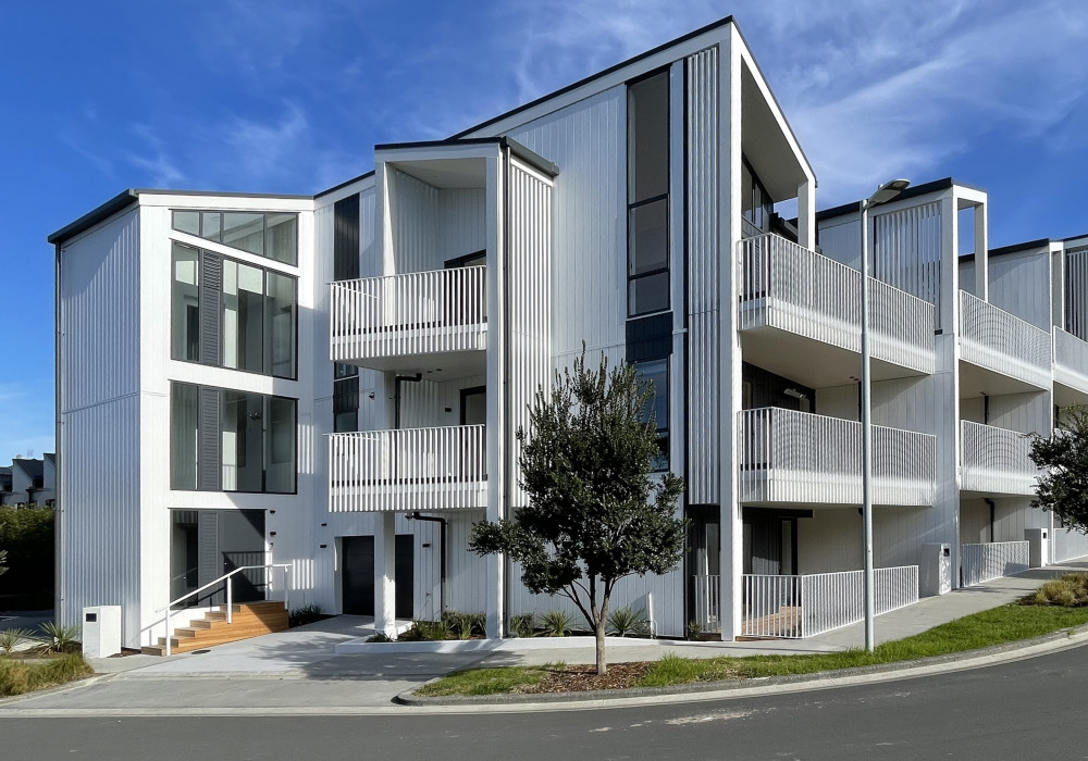 Seamless Fin Balustrade Offers a Classic Look with Contemporary Style