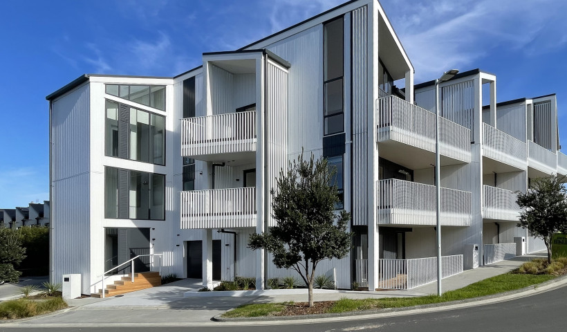 Seamless Fin Balustrade Offers a Classic Look with Contemporary Style