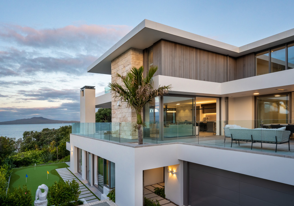 Vantage Windows and Sliding Doors Maximise Views and Outdoor Living for this Clifftop Retreat