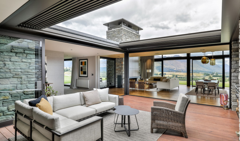 Retractable Roof Ensures Year-Round Outdoor Living for Wanaka Home