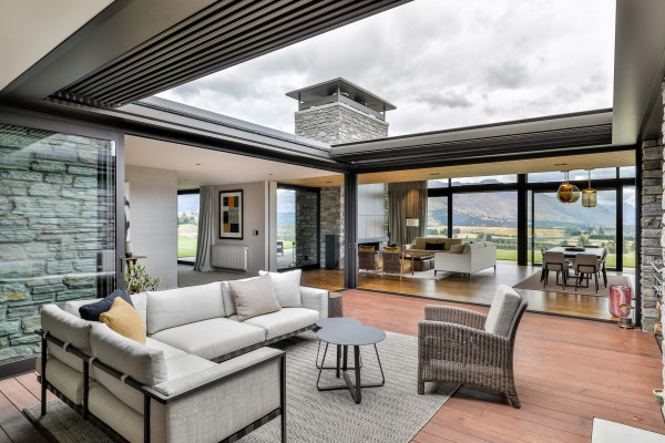 Retractable Roof Ensures Year-Round Outdoor Living for Wanaka Home