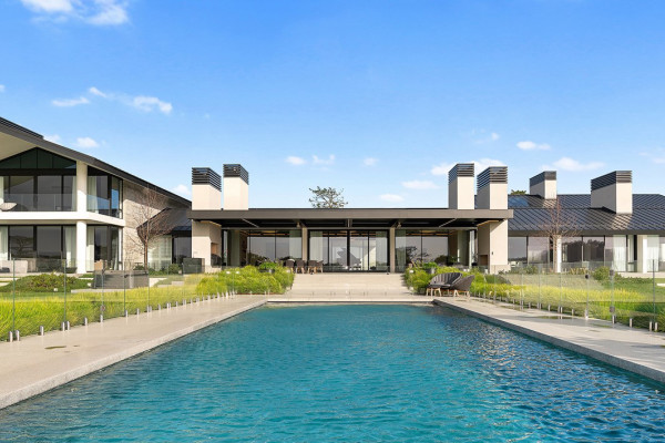 Standing Seam Roof Makes a Lasting Impression on this Award-Winning Home