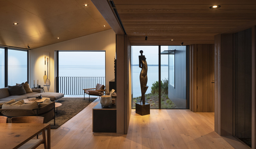 Modern and Minimal Lighting Design Creates a Warm and Comfortable Atmosphere