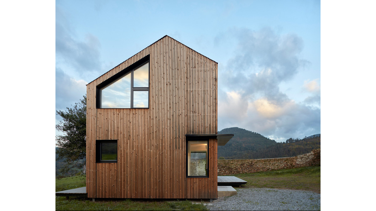 Lunawood Exterior Vertical Shiplap Cladding.