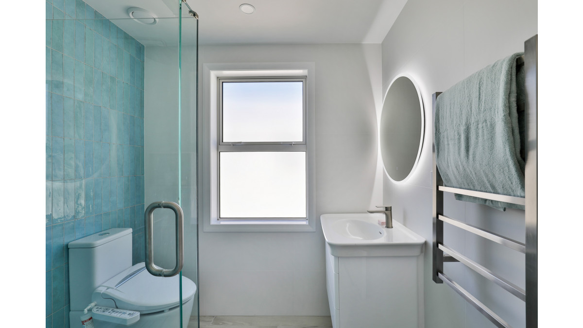 Bathroom: Tribeca Watercolour with Victoria Gypsum White and Alter Sbiancato.
