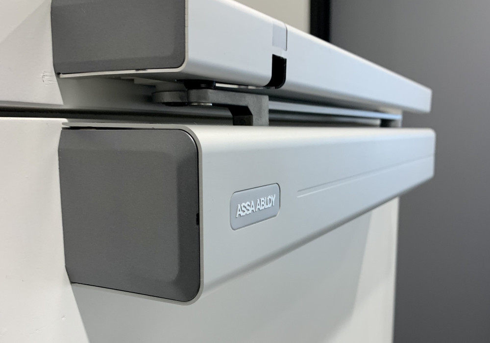 The Door Closer with Close-Motion Technology for Safe and Noiseless Closing