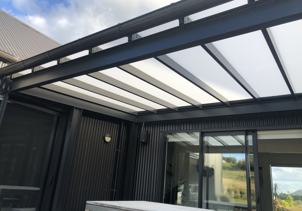 Modern Aluminium Patio Roof Maximises Year-Round Light